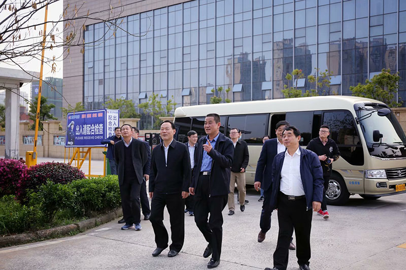 市委副书记、市长叶露中来必一运动集团调研工作