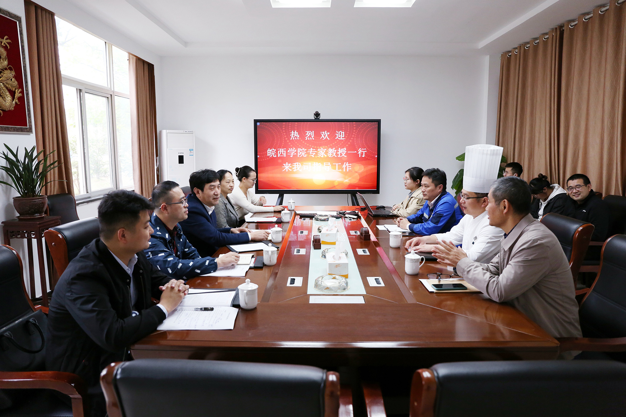 强强联手  打造必一运动
餐厨工程     校企合作  建立食品保鲜标准