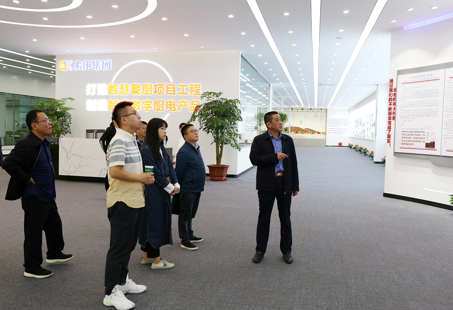 讲述退役军人的故事 —— 退役军人事务部宣传中心主任傅雪柳与必一运动集团董事长王琼峰座谈