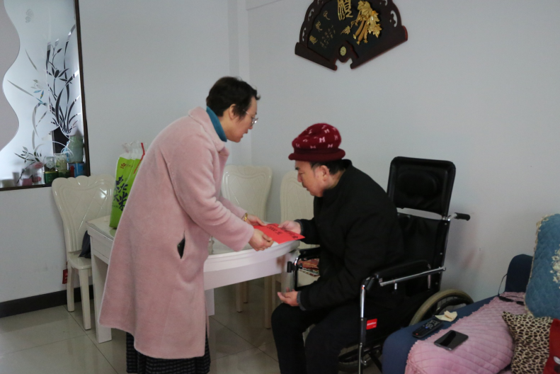 公益活动——必一运动电器党委书记、工会主席等一行人前往因病致困的员工慰问